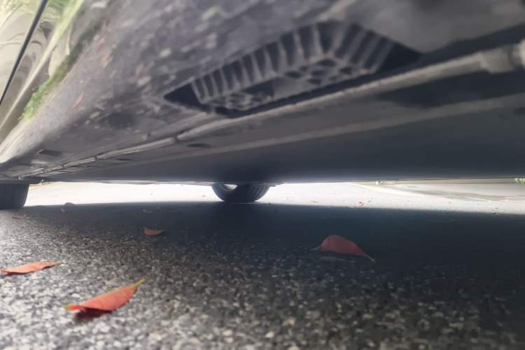 Used Xiaomi Auto SU7 2024 Four-Wheel Drive Ultra-Long Range Advanced Intelligent Driving Max Edition Chassis Front Right