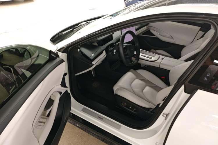 Used Xiaomi Auto SU7 2024 Four-Wheel Drive Ultra-Long Range Advanced Intelligent Driving Max Edition Driver Seat