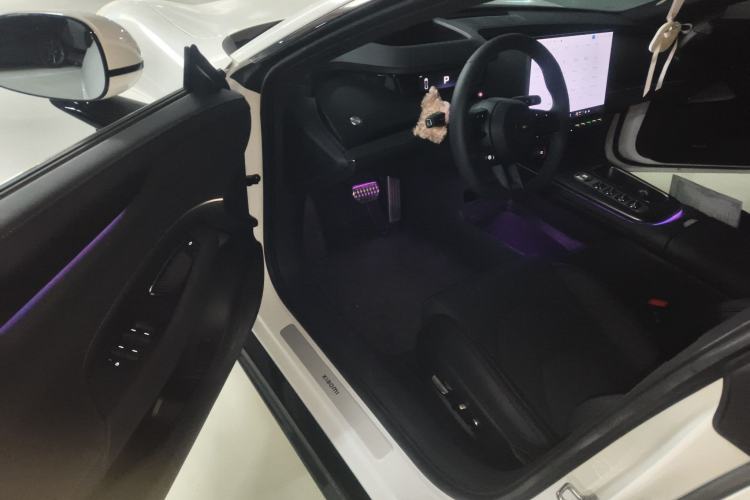 Used Xiaomi Auto SU7 2024 Four-Wheel Drive Ultra-Long Range Advanced Intelligent Driving Max Edition Driver Seat