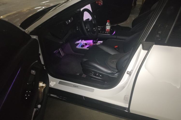 Used Xiaomi Auto SU7 2024 Four-Wheel Drive Ultra-Long Range Advanced Intelligent Driving Max Edition Driver Seat