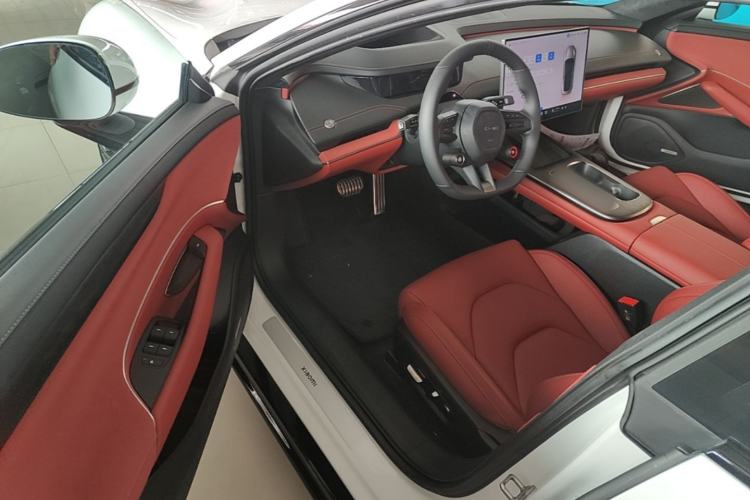 Used Xiaomi Auto SU7 2024 Four-Wheel Drive Ultra-Long Range Advanced Intelligent Driving Max Edition Driver Seat