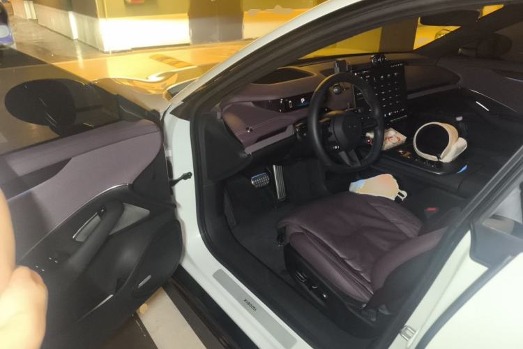 Used Xiaomi Auto SU7 2024 Four-Wheel Drive Ultra-Long Range Advanced Intelligent Driving Max Edition Driver Seat