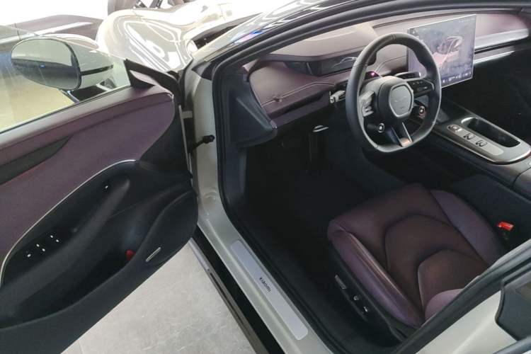 Used Xiaomi Auto SU7 2024 Rear-Drive Long-Range Intelligent Driving Version Driver Seat