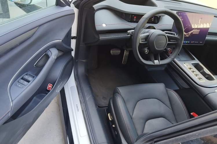 Used Xiaomi Auto SU7 2024 Four-Wheel Drive Ultra-Long Range Advanced Intelligent Driving Max Edition Driver Seat