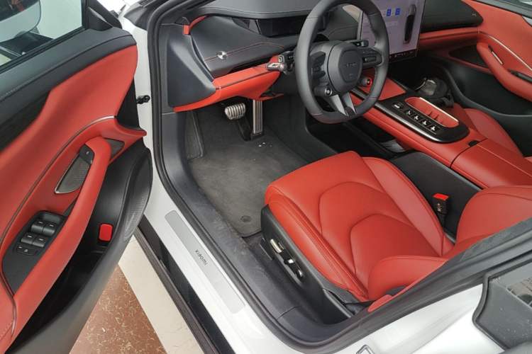 Used Xiaomi Auto SU7 2024 Four-Wheel Drive Ultra-Long Range Advanced Intelligent Driving Max Edition Driver Seat