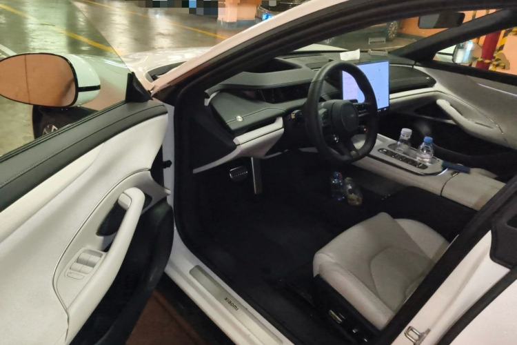Used Xiaomi Auto SU7 2024 Four-Wheel Drive Ultra-Long Range Advanced Intelligent Driving Max Edition Driver Seat