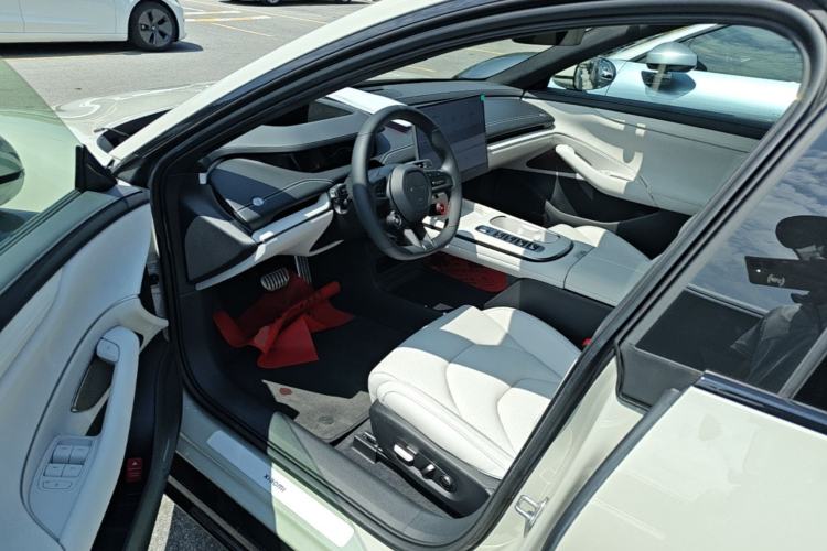 Used Xiaomi Auto SU7 2024 Four-Wheel Drive Ultra-Long Range Advanced Intelligent Driving Max Edition Driver Seat