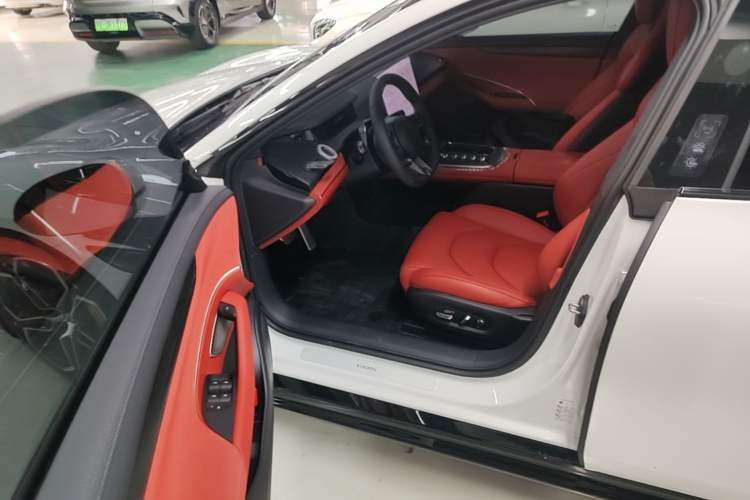 Used Xiaomi Auto SU7 2024 Four-Wheel Drive Ultra-Long Range Advanced Intelligent Driving Max Edition Driver Seat
