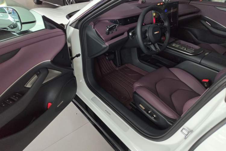 Used Xiaomi Auto SU7 2024 Rear-Drive Long-Range Intelligent Driving Version Driver Seat