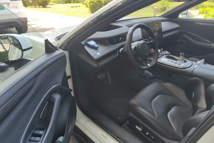 Used Xiaomi Auto SU7 2024 Four-Wheel Drive Ultra-Long Range Advanced Intelligent Driving Max Edition Driver Seat