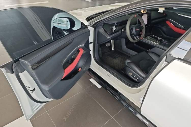 Used Xiaomi Auto SU7 2024 Four-Wheel Drive Ultra-Long Range Advanced Intelligent Driving Max Edition Driver Seat