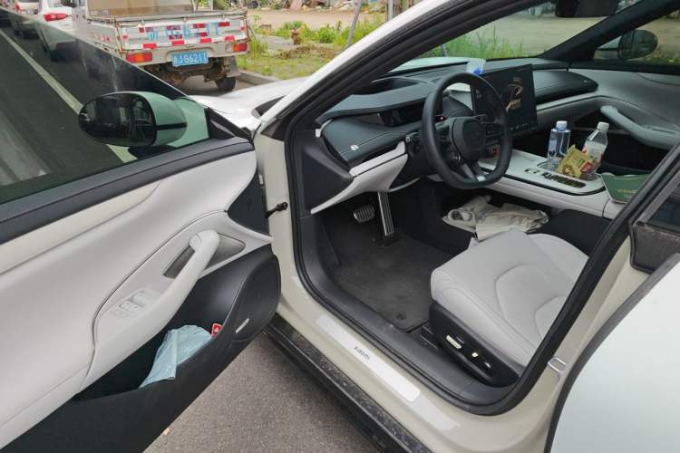 Used Xiaomi Auto SU7 2024 Four-Wheel Drive Ultra-Long Range Advanced Intelligent Driving Max Edition Driver Seat