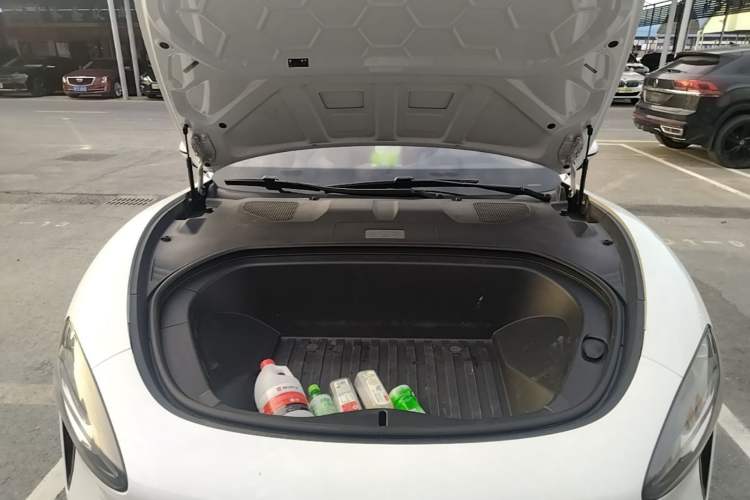 Used Xiaomi Auto SU7 2024 Four-Wheel Drive Ultra-Long Range Advanced Intelligent Driving Max Edition Engine Bay