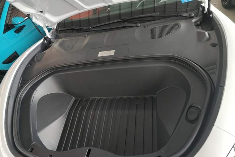 Used Xiaomi Auto SU7 2024 Four-Wheel Drive Ultra-Long Range Advanced Intelligent Driving Max Edition Engine Bay