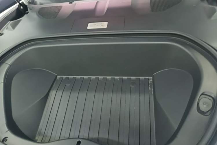 Used Xiaomi Auto SU7 2024 Rear-Drive Ultra-Long Range Advanced Pro-Level Intelligent Driving Version Engine Bay