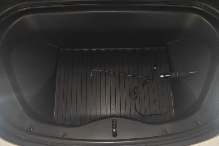Used Xiaomi Auto SU7 2024 Rear-Drive Long-Range Intelligent Driving Version Engine Bay
