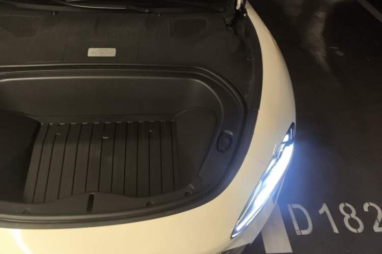 Used Xiaomi Auto SU7 2024 Four-Wheel Drive Ultra-Long Range Advanced Intelligent Driving Max Edition Engine Bay Left
