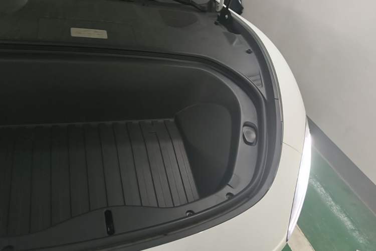 Used Xiaomi Auto SU7 2024 Rear-Drive Long-Range Intelligent Driving Version Engine Bay Left