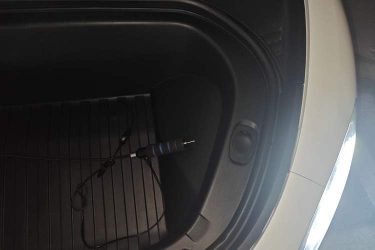 Used Xiaomi Auto SU7 2024 Rear-Drive Long-Range Intelligent Driving Version Engine Bay Left