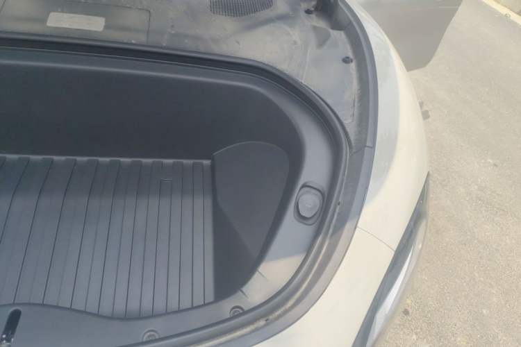 Used Xiaomi Auto SU7 2024 Rear-Drive Long-Range Intelligent Driving Version Engine Bay Left