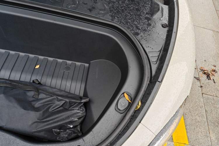 Used Xiaomi Auto SU7 2024 Rear-Drive Long-Range Intelligent Driving Version Engine Bay Left