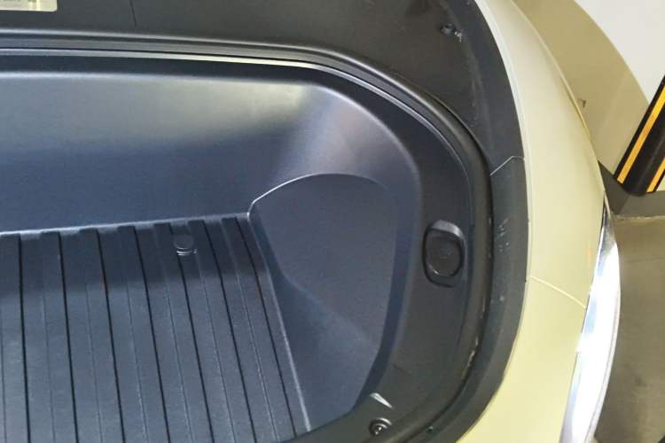 Used Xiaomi Auto SU7 2024 Four-Wheel Drive Ultra-Long Range Advanced Intelligent Driving Max Edition Engine Bay Left
