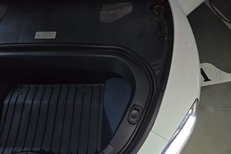 Used Xiaomi Auto SU7 2024 Rear-Drive Long-Range Intelligent Driving Version Engine Bay Left