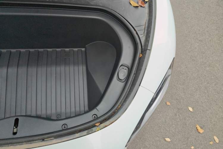 Used Xiaomi Auto SU7 2024 Four-Wheel Drive Ultra-Long Range Advanced Intelligent Driving Max Edition Engine Bay Left