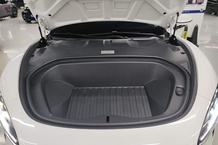 Used Xiaomi Auto SU7 2024 Four-Wheel Drive Ultra-Long Range Advanced Intelligent Driving Max Edition Engine Bay