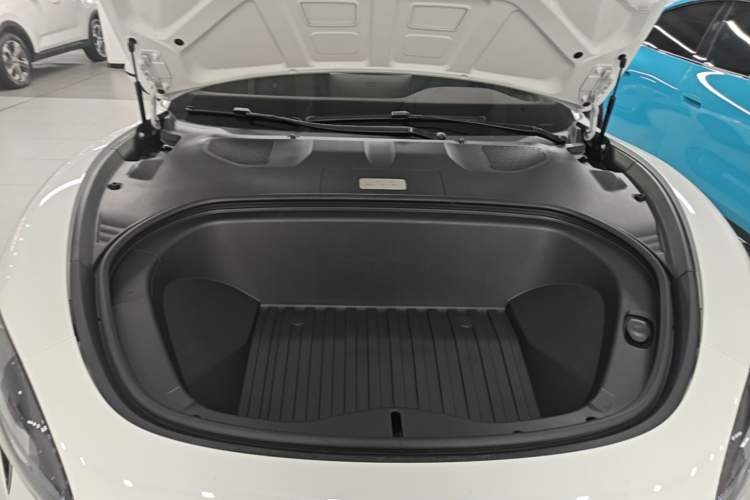 Used Xiaomi Auto SU7 2024 Rear-Drive Long-Range Intelligent Driving Version Engine Bay