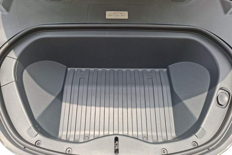 Used Xiaomi Auto SU7 2024 Rear-Drive Ultra-Long Range Advanced Pro-Level Intelligent Driving Version Engine Bay