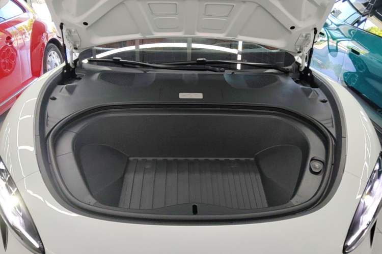 Used Xiaomi Auto SU7 2024 Four-Wheel Drive Ultra-Long Range Advanced Intelligent Driving Max Edition Engine Bay