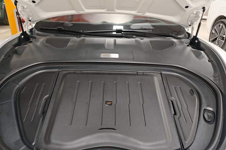 Used Xiaomi Auto SU7 2024 Four-Wheel Drive Ultra-Long Range Advanced Intelligent Driving Max Edition Engine Bay