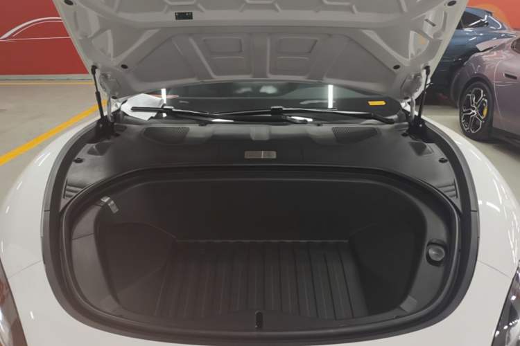 Used Xiaomi Auto SU7 2024 Rear-Drive Ultra-Long Range Advanced Pro-Level Intelligent Driving Version Engine Bay