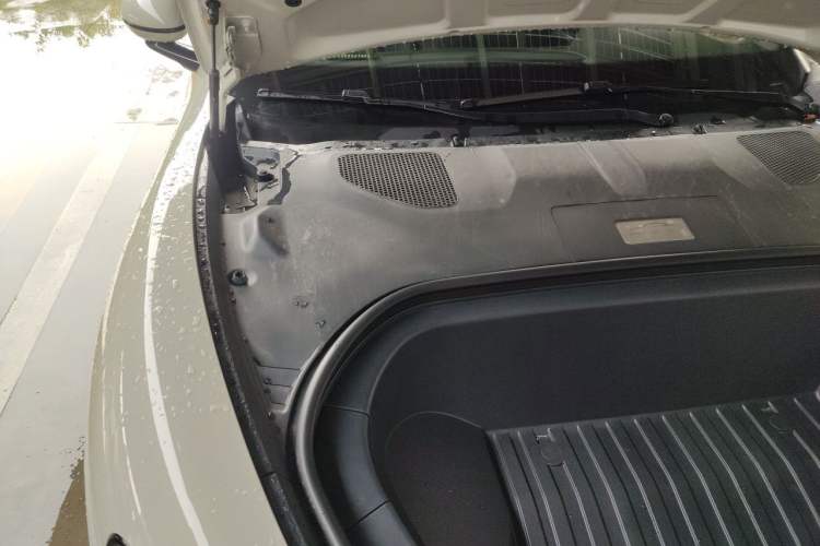 Used Xiaomi Auto SU7 2024 Rear-Drive Ultra-Long Range Advanced Pro-Level Intelligent Driving Version Engine Bay Right