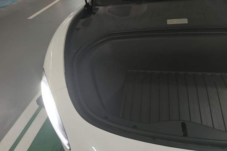 Used Xiaomi Auto SU7 2024 Rear-Drive Long-Range Intelligent Driving Version Engine Bay Right