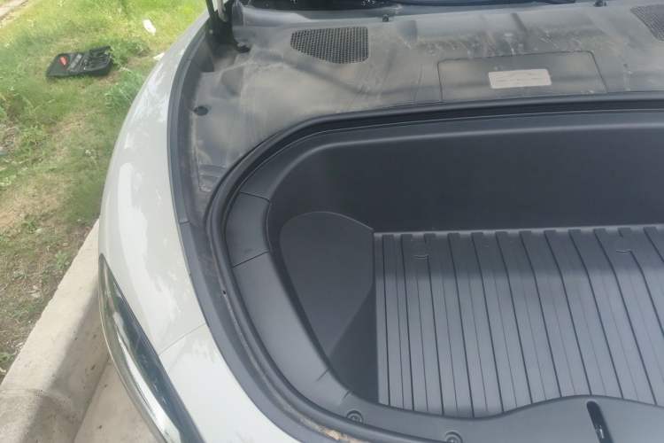Used Xiaomi Auto SU7 2024 Rear-Drive Long-Range Intelligent Driving Version Engine Bay Right