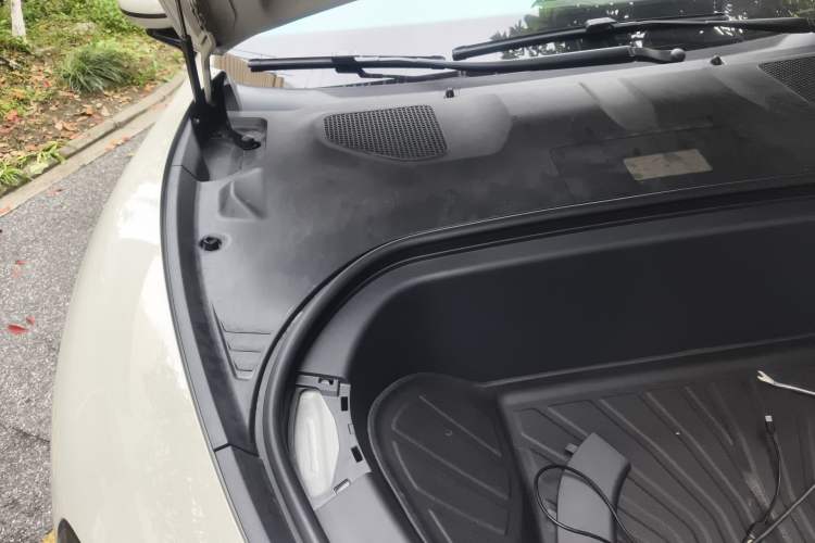 Used Xiaomi Auto SU7 2024 Four-Wheel Drive Ultra-Long Range Advanced Intelligent Driving Max Edition Engine Bay Right