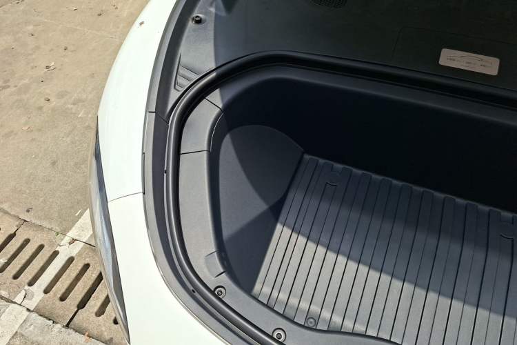 Used Xiaomi Auto SU7 2024 Rear-Drive Ultra-Long Range Advanced Pro-Level Intelligent Driving Version Engine Bay Right