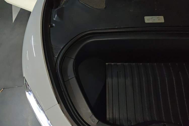 Used Xiaomi Auto SU7 2024 Rear-Drive Long-Range Intelligent Driving Version Engine Bay Right