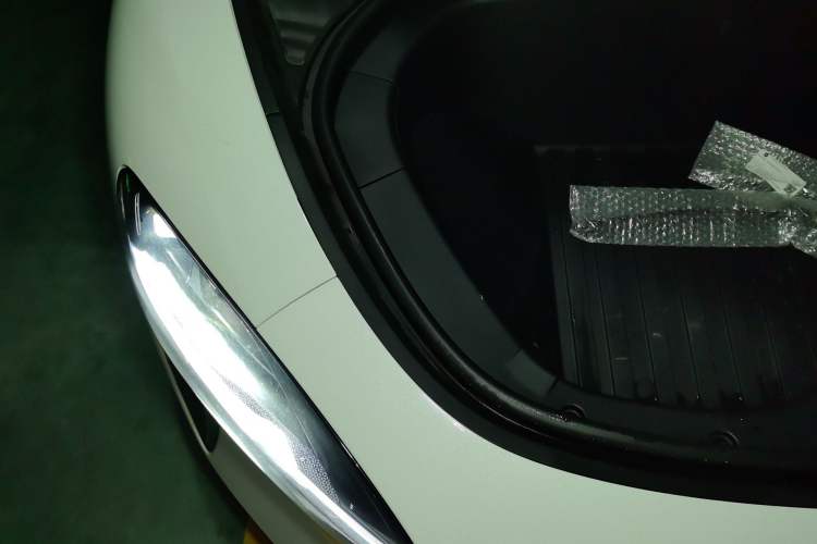 Used Xiaomi Auto SU7 2024 Rear-Drive Long-Range Intelligent Driving Version Engine Bay Right