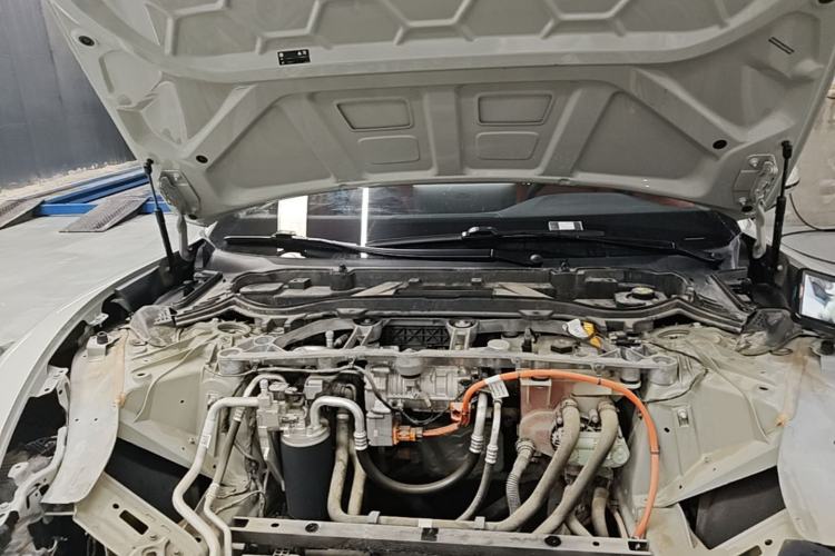 Used Xiaomi Auto SU7 2024 Rear-Drive Long-Range Intelligent Driving Version Engine Bay