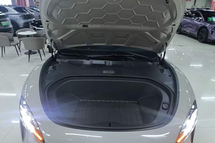 Used Xiaomi Auto SU7 2024 Rear-Drive Long-Range Intelligent Driving Version Engine Bay