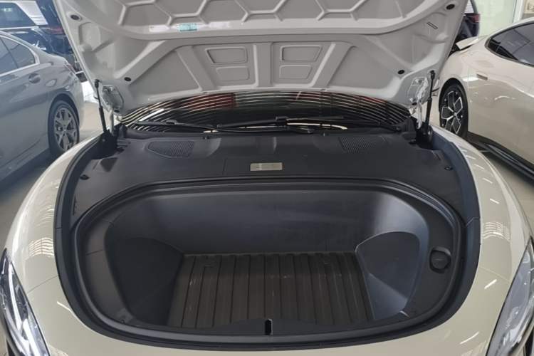 Used Xiaomi Auto SU7 2024 Rear-Drive Long-Range Intelligent Driving Version Engine Bay