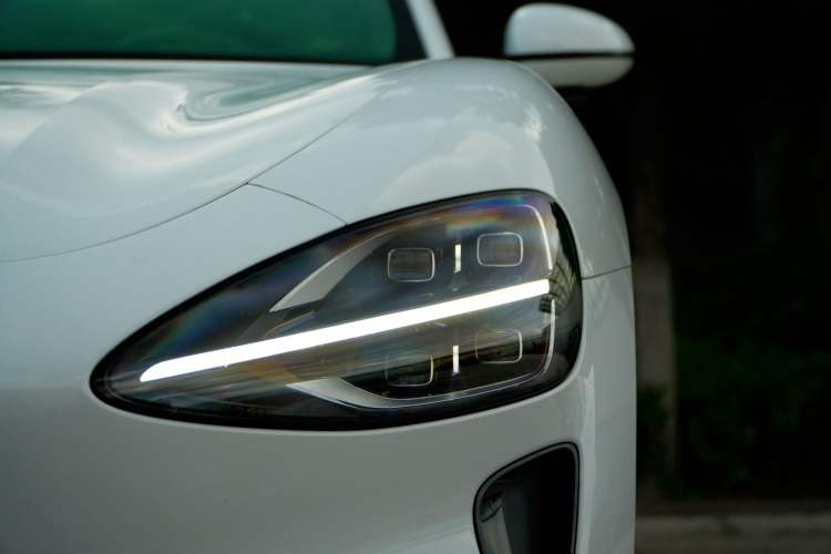 Used Xiaomi Auto SU7 2024 Four-Wheel Drive Ultra-Long Range Advanced Intelligent Driving Max Edition Exterior 2