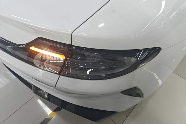 Used Xiaomi Auto SU7 2024 Rear-Drive Long-Range Intelligent Driving Version Exterior 3