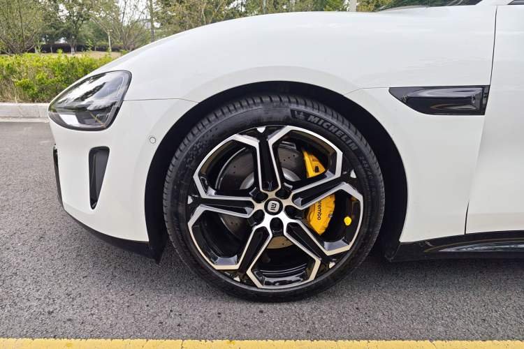 Used Xiaomi Auto SU7 2024 Four-Wheel Drive Ultra-Long Range Advanced Intelligent Driving Max Edition Exterior 3