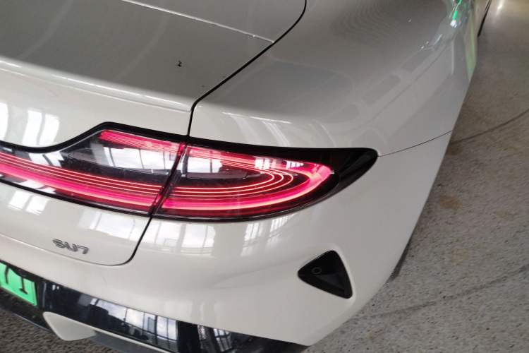 Used Xiaomi Auto SU7 2024 Rear-Drive Long-Range Intelligent Driving Version Exterior 3