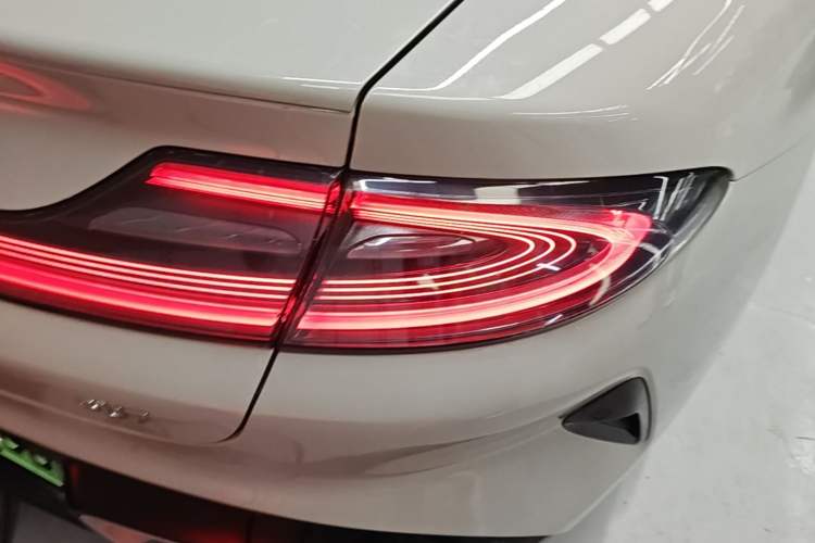 Used Xiaomi Auto SU7 2024 Rear-Drive Long-Range Intelligent Driving Version Exterior 3