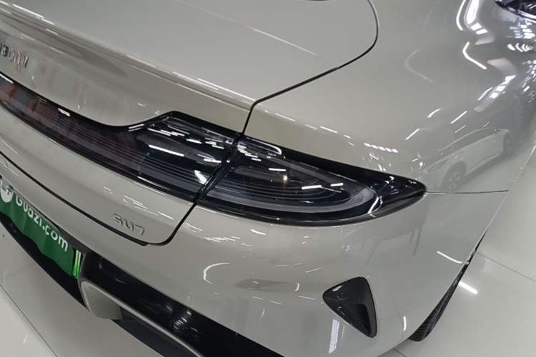 Used Xiaomi Auto SU7 2024 Rear-Drive Long-Range Intelligent Driving Version Exterior 3